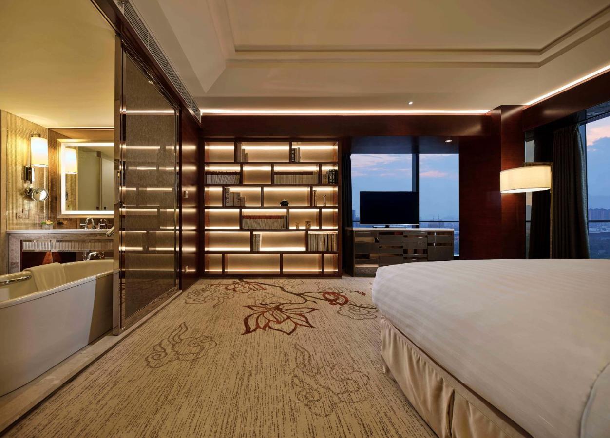 Sanding New Century Grand Yiwu Hotel 5*