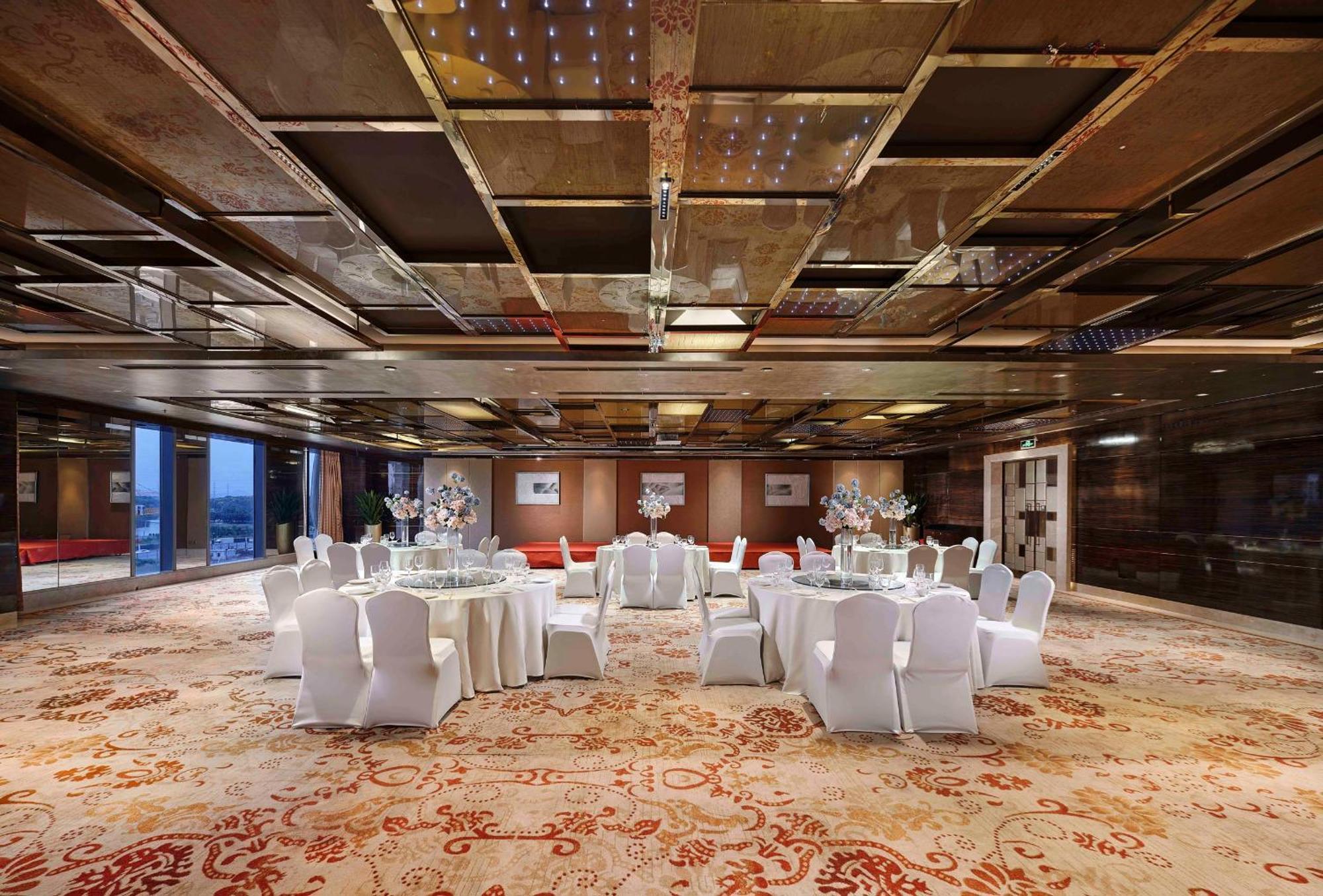 Hotel Sanding New Century Grand Yiwu