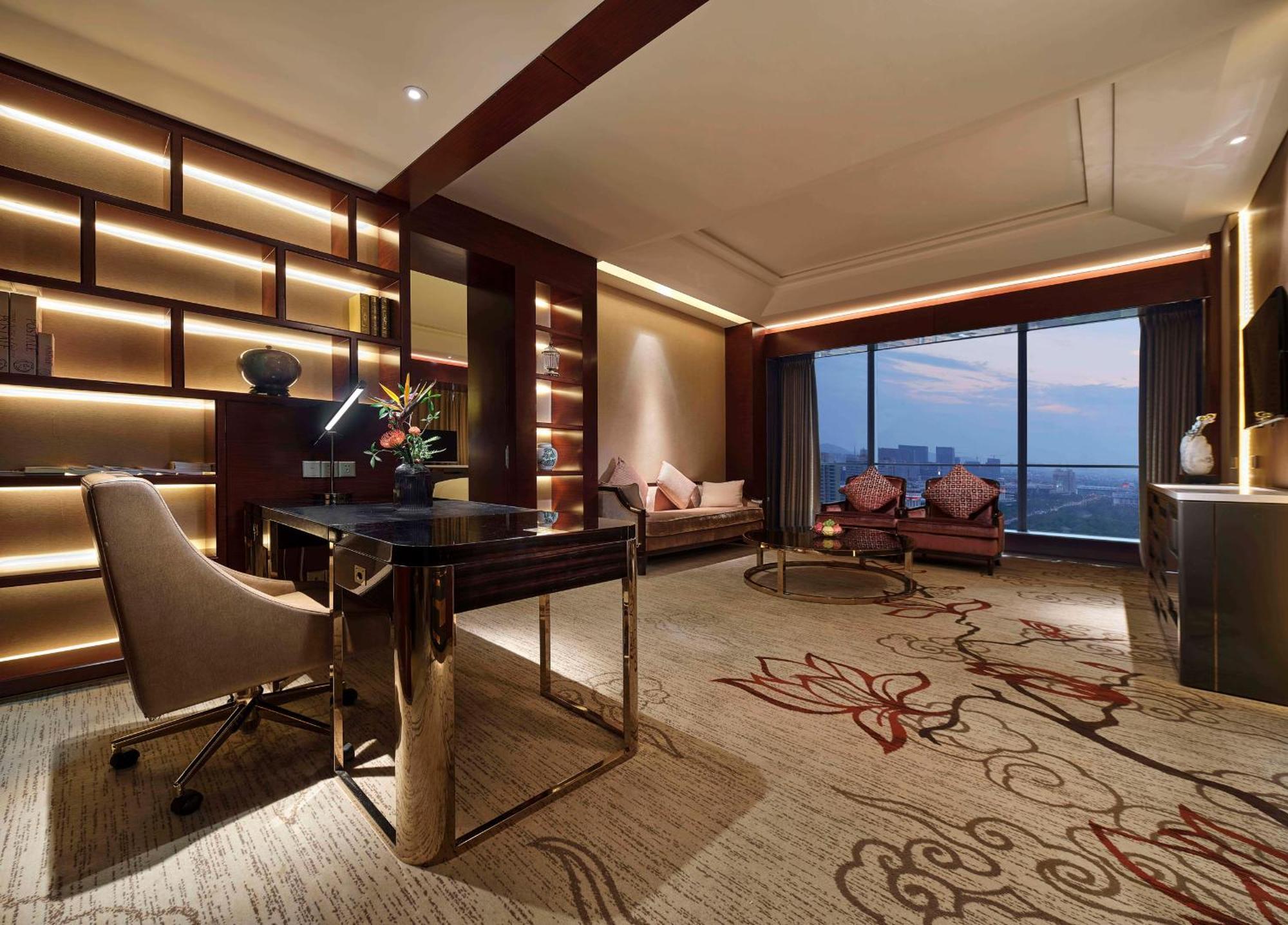 Sanding New Century Grand Yiwu 5*
