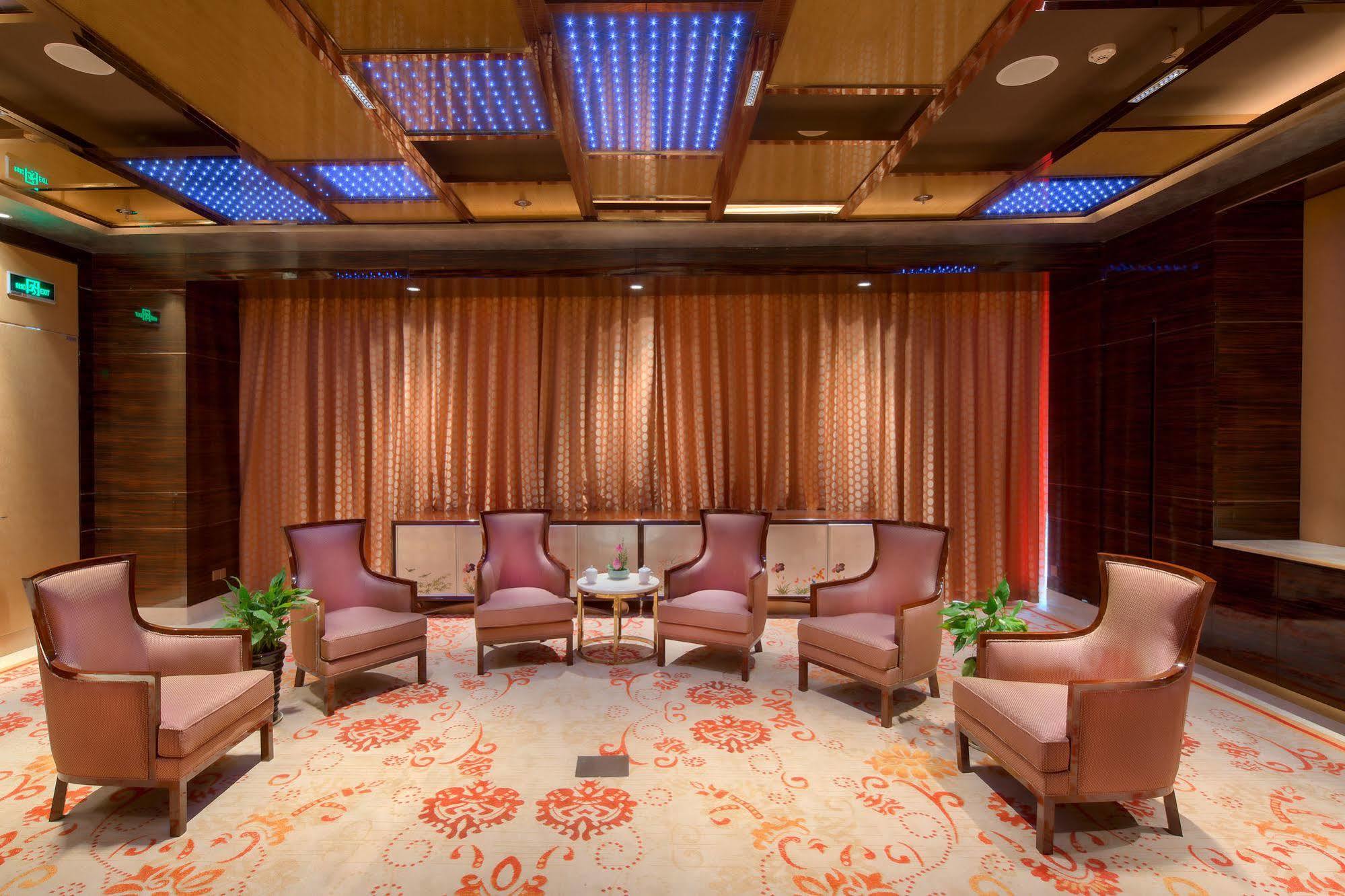 Sanding New Century Grand Yiwu 5*