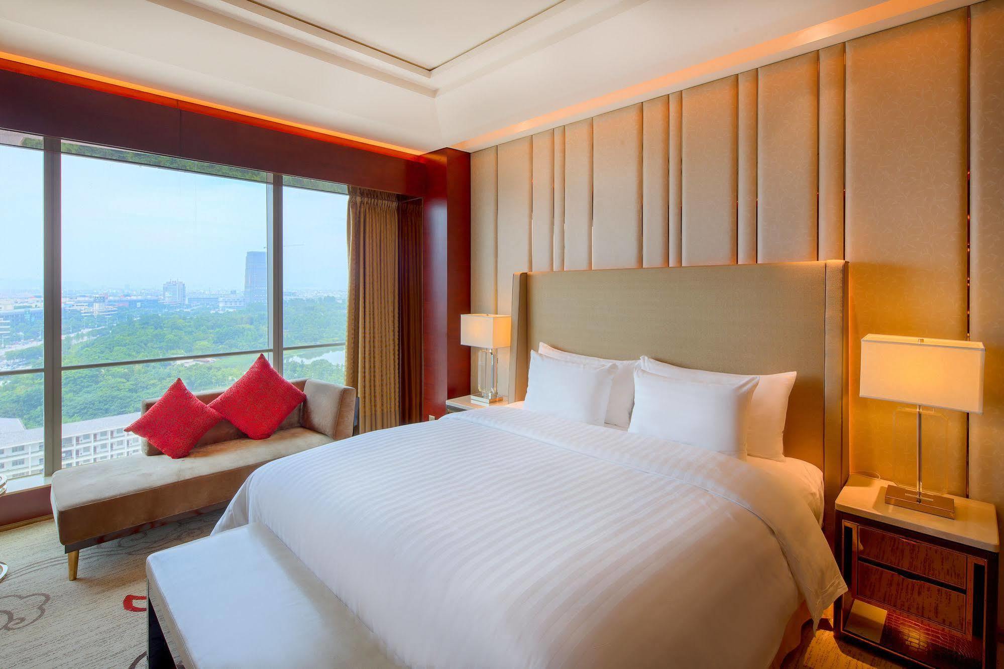 Sanding New Century Grand Yiwu Hotel